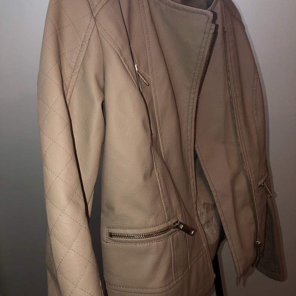 Leather jacket - Picture 2 of 5